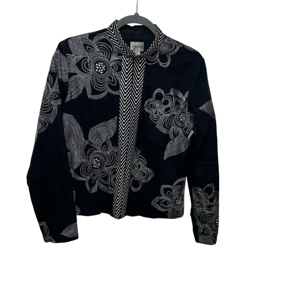 Chico’s size 0 xs  black white embroidered jacket blazer floral